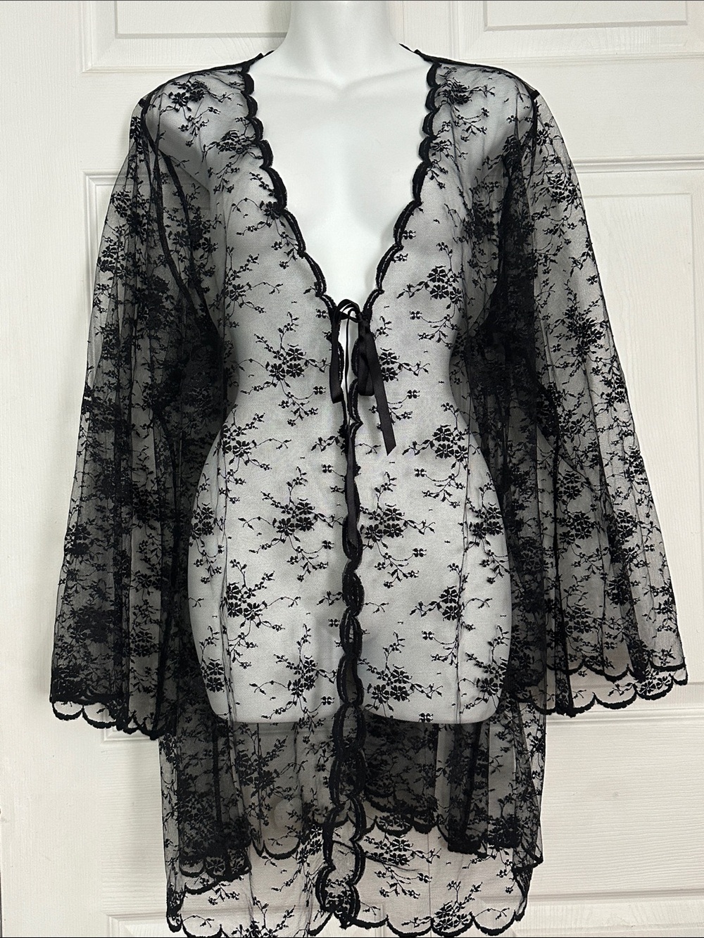 Cacique Black Sheer Lace Robe with Tie Closure 18/20